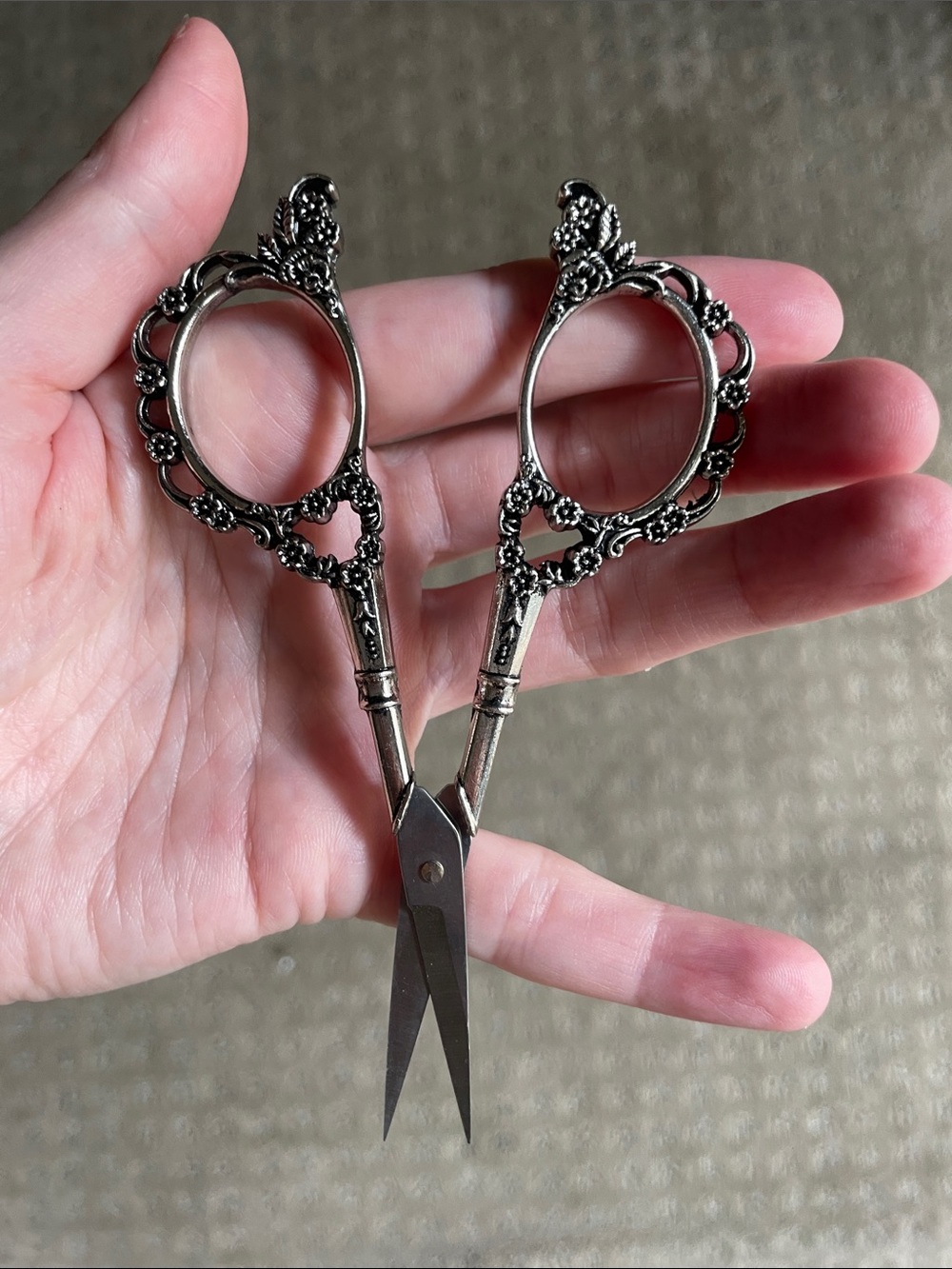 Mini Crafting Scissors - Picture 3 of 3
